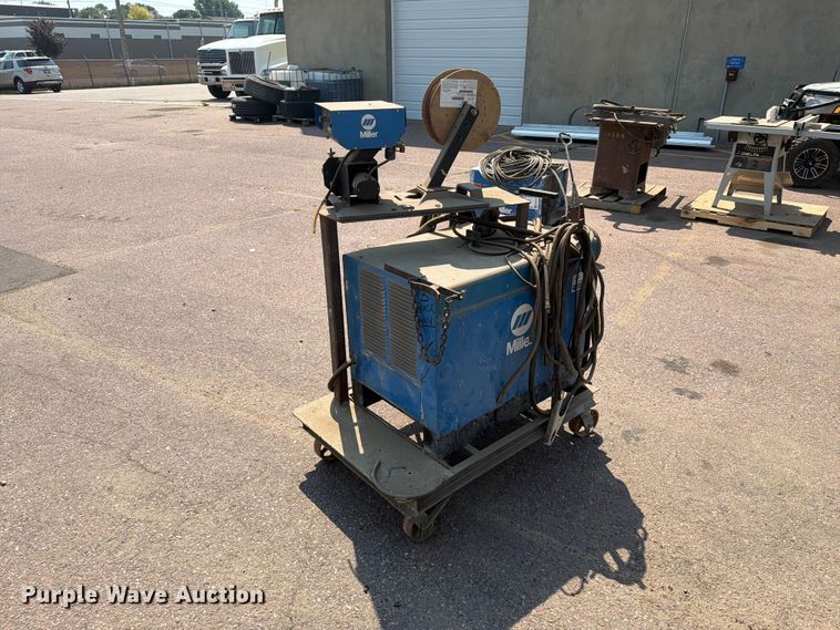 image for item EA0408 Miller Delta weld 450 welder
