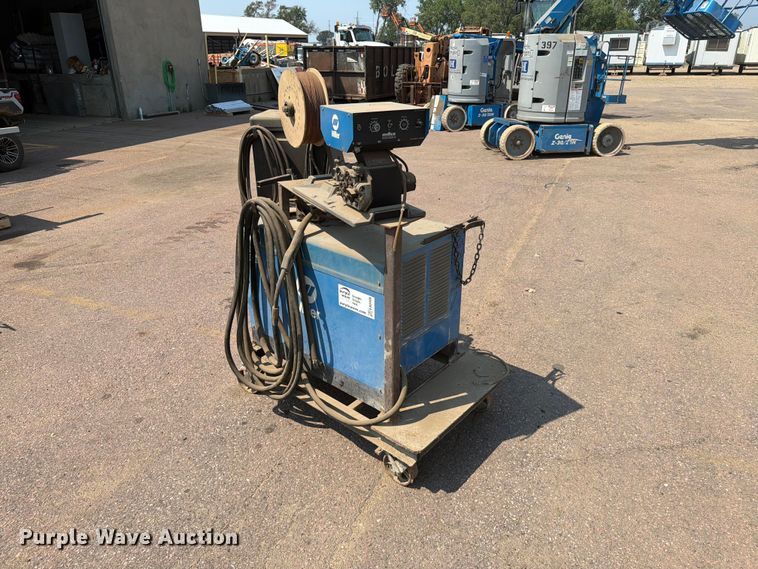 image for item EA0408 Miller Delta weld 450 welder