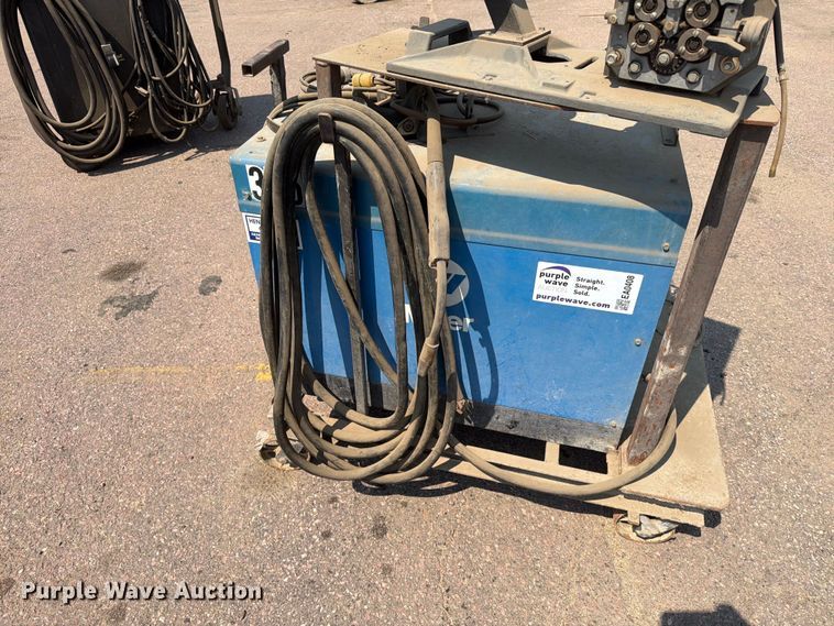 image for item EA0408 Miller Delta weld 450 welder
