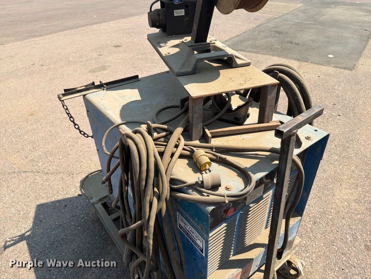 image for item EA0408 Miller Delta weld 450 welder