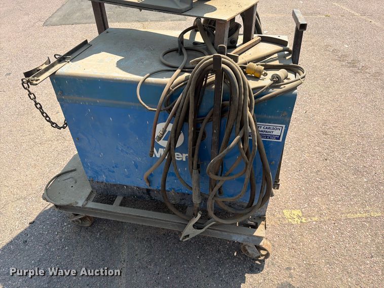image for item EA0408 Miller Delta weld 450 welder