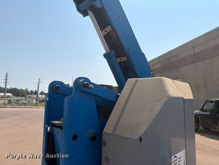 image for item EA0409 2001 Genie Z-30N boom lift