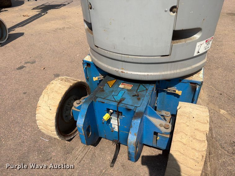 image for item EA0409 2001 Genie Z-30N boom lift