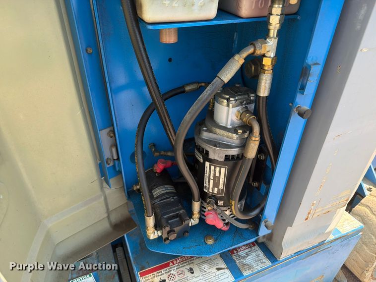 image for item EA0409 2001 Genie Z-30N boom lift
