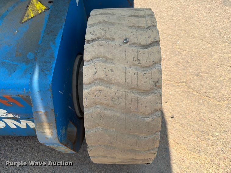 image for item EA0409 2001 Genie Z-30N boom lift