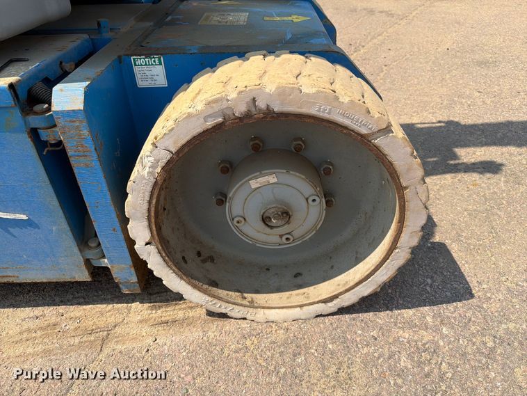 image for item EA0409 2001 Genie Z-30N boom lift