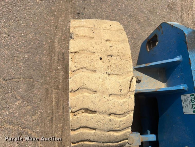image for item EA0409 2001 Genie Z-30N boom lift