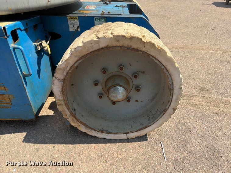 image for item EA0409 2001 Genie Z-30N boom lift