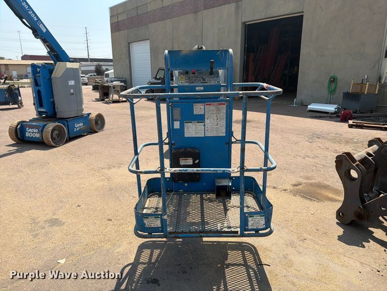 image for item EA0410 2004 Genie Z-30/20N boom lift