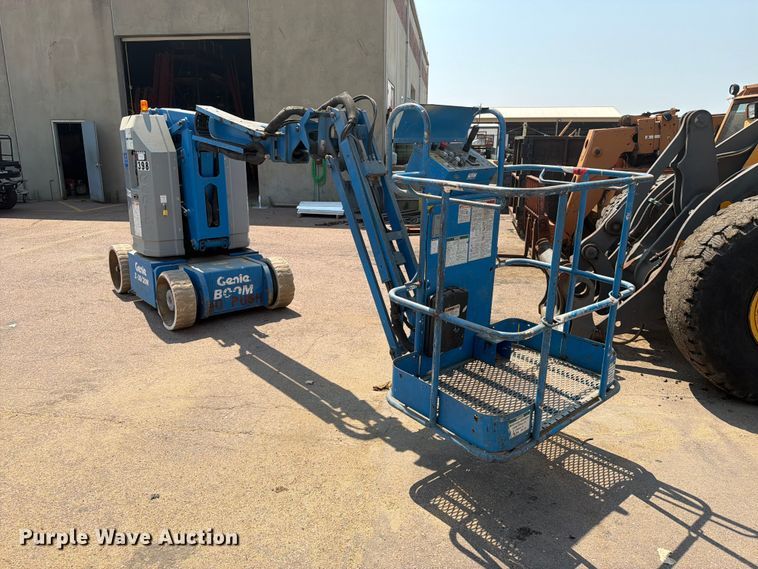 image for item EA0410 2004 Genie Z-30/20N boom lift