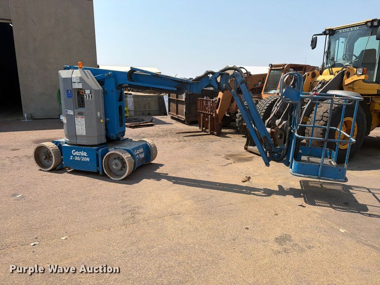 image for item EA0410 2004 Genie Z-30/20N boom lift