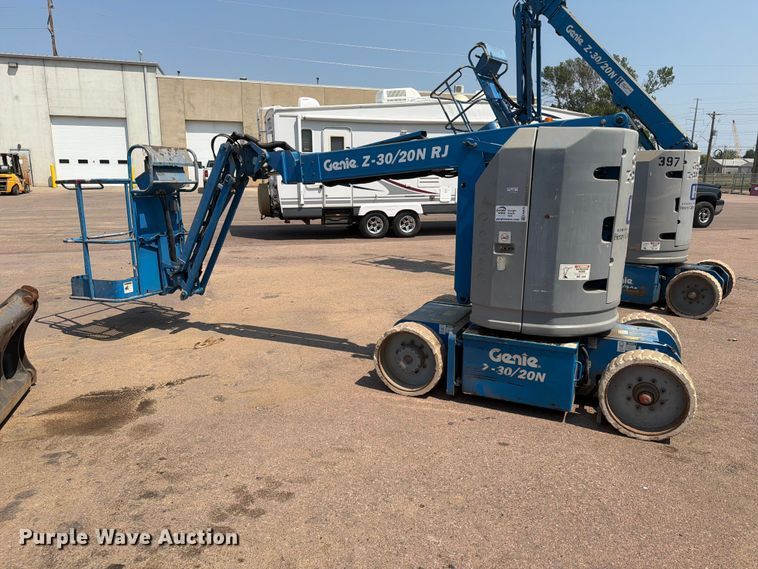 image for item EA0410 2004 Genie Z-30/20N boom lift
