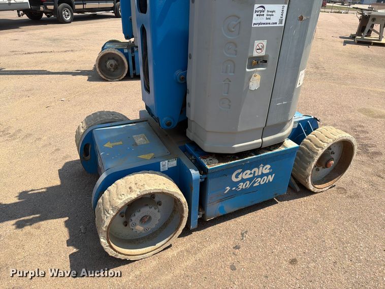 image for item EA0410 2004 Genie Z-30/20N boom lift