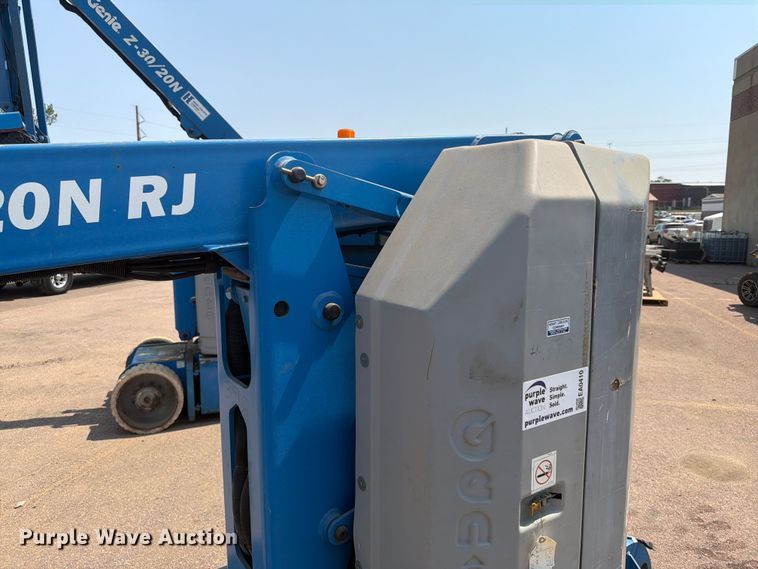 image for item EA0410 2004 Genie Z-30/20N boom lift