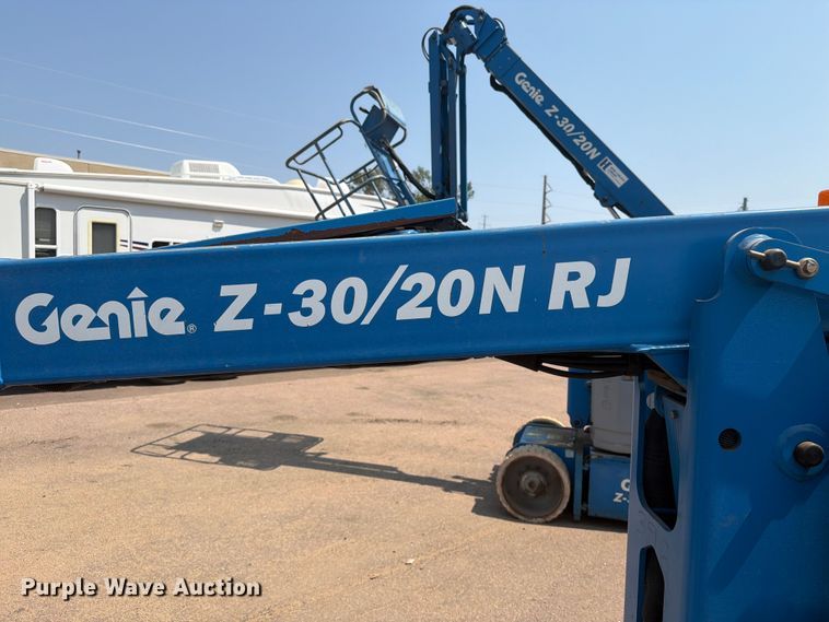 image for item EA0410 2004 Genie Z-30/20N boom lift