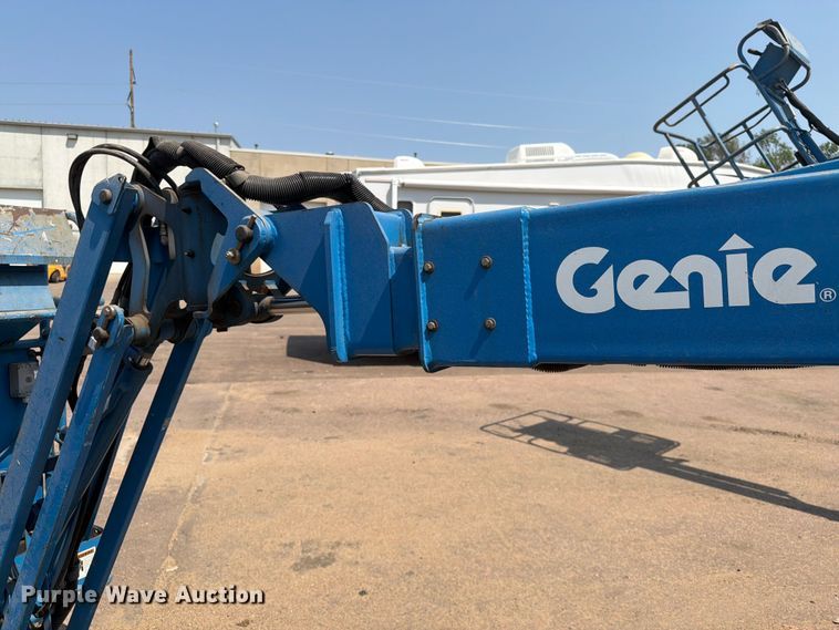 image for item EA0410 2004 Genie Z-30/20N boom lift
