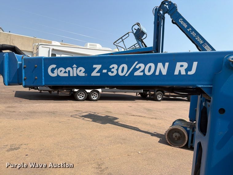 image for item EA0410 2004 Genie Z-30/20N boom lift