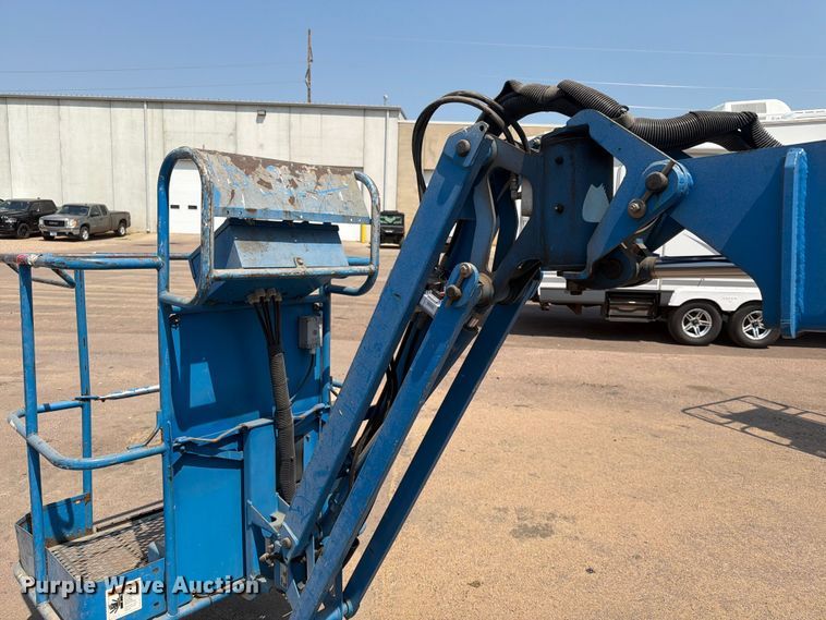 image for item EA0410 2004 Genie Z-30/20N boom lift