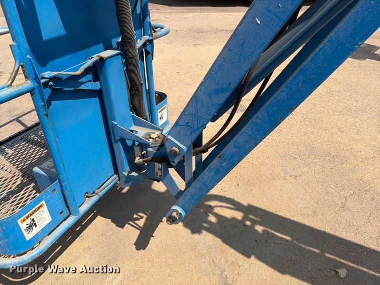 image for item EA0410 2004 Genie Z-30/20N boom lift