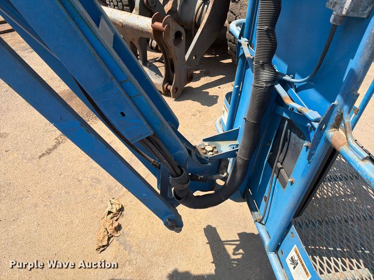 image for item EA0410 2004 Genie Z-30/20N boom lift