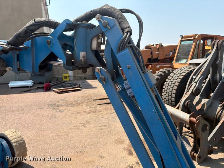 image for item EA0410 2004 Genie Z-30/20N boom lift