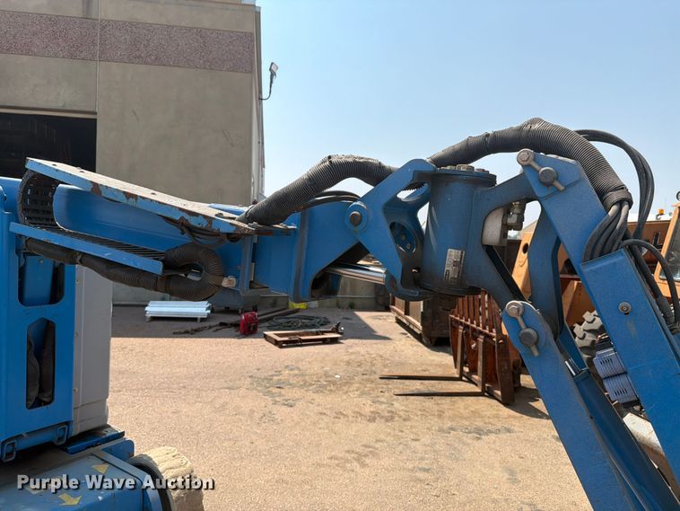 image for item EA0410 2004 Genie Z-30/20N boom lift