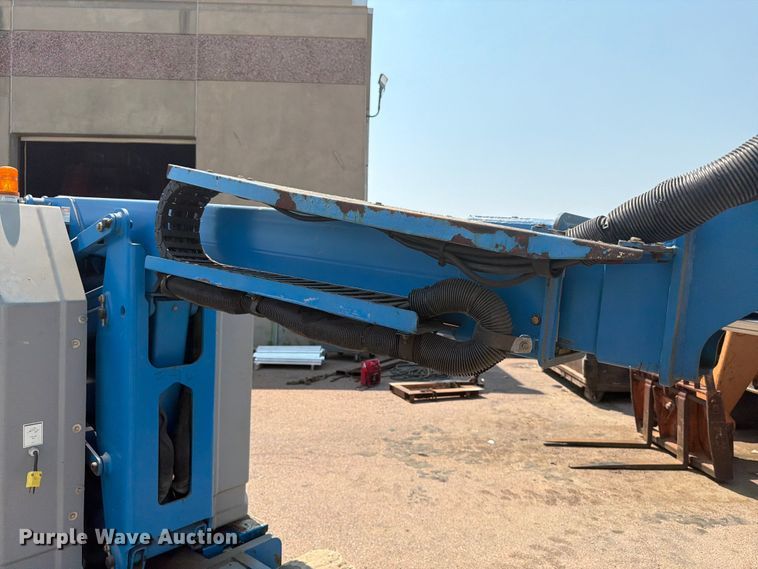 image for item EA0410 2004 Genie Z-30/20N boom lift