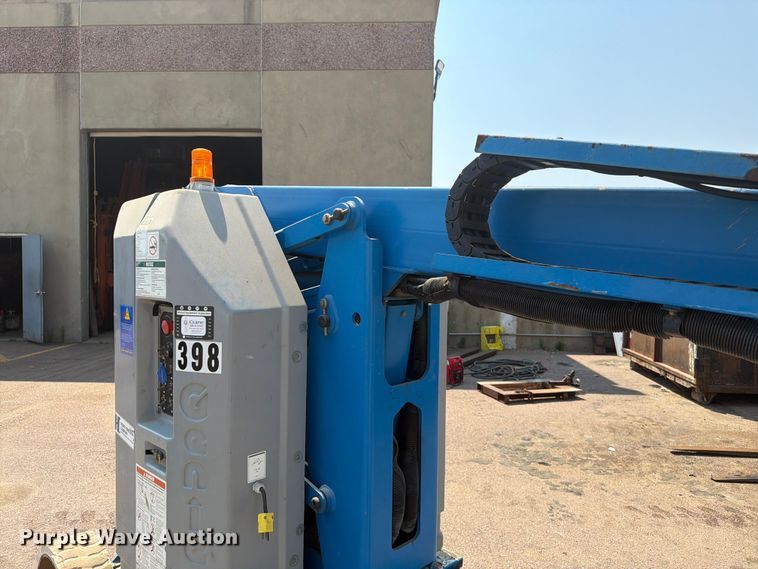 image for item EA0410 2004 Genie Z-30/20N boom lift