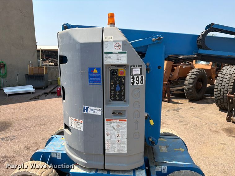 image for item EA0410 2004 Genie Z-30/20N boom lift