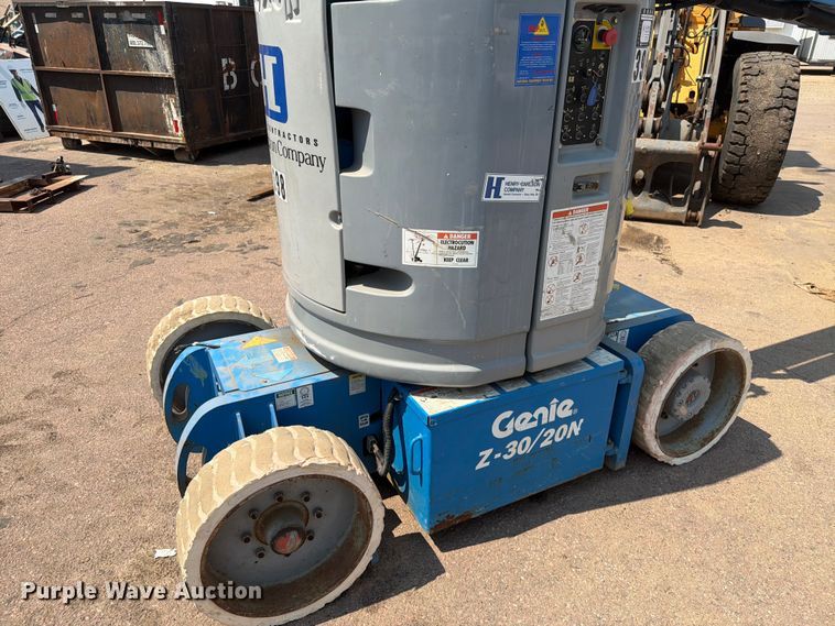 image for item EA0410 2004 Genie Z-30/20N boom lift