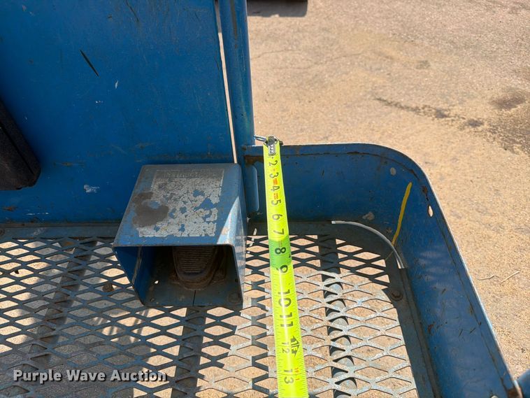 image for item EA0410 2004 Genie Z-30/20N boom lift