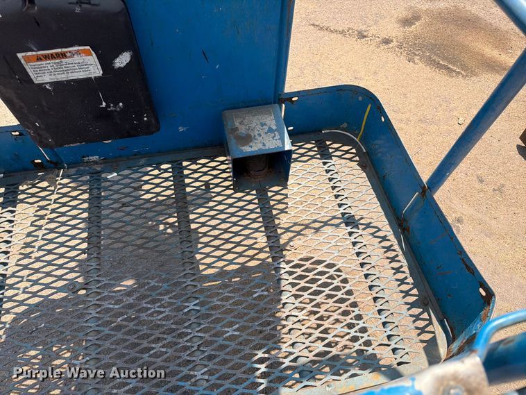 image for item EA0410 2004 Genie Z-30/20N boom lift