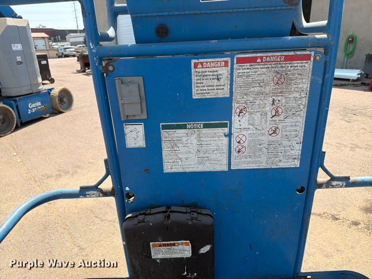image for item EA0410 2004 Genie Z-30/20N boom lift