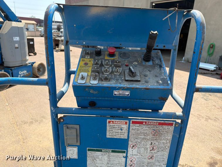 image for item EA0410 2004 Genie Z-30/20N boom lift