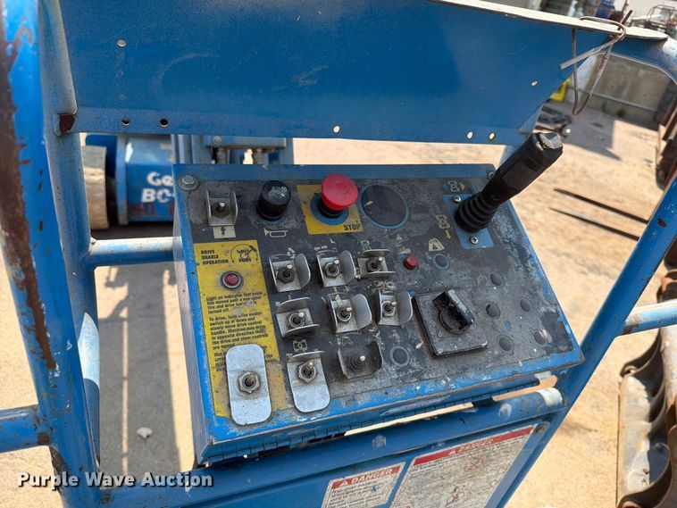 image for item EA0410 2004 Genie Z-30/20N boom lift
