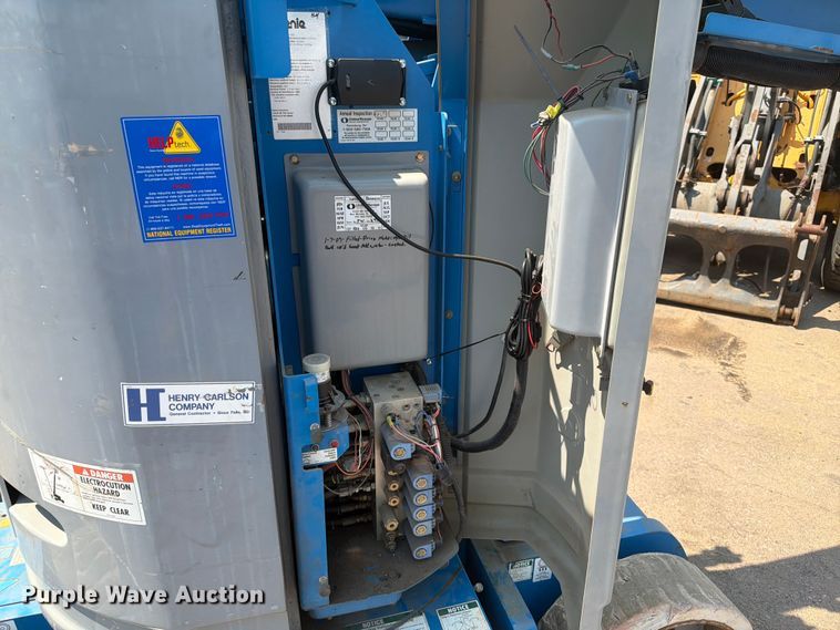 image for item EA0410 2004 Genie Z-30/20N boom lift