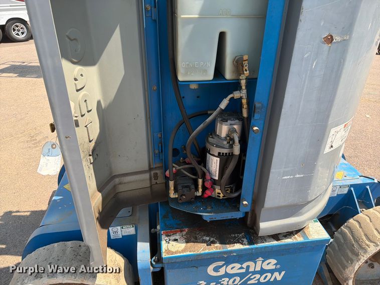 image for item EA0410 2004 Genie Z-30/20N boom lift