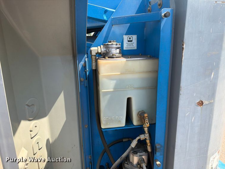 image for item EA0410 2004 Genie Z-30/20N boom lift