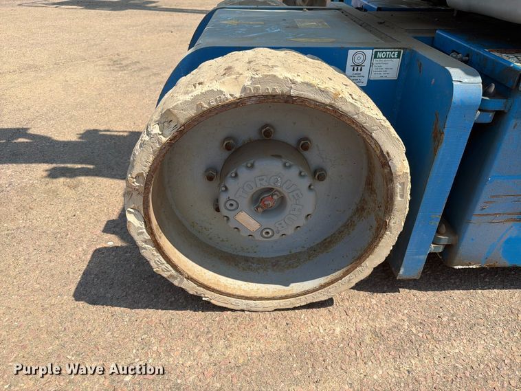 image for item EA0410 2004 Genie Z-30/20N boom lift