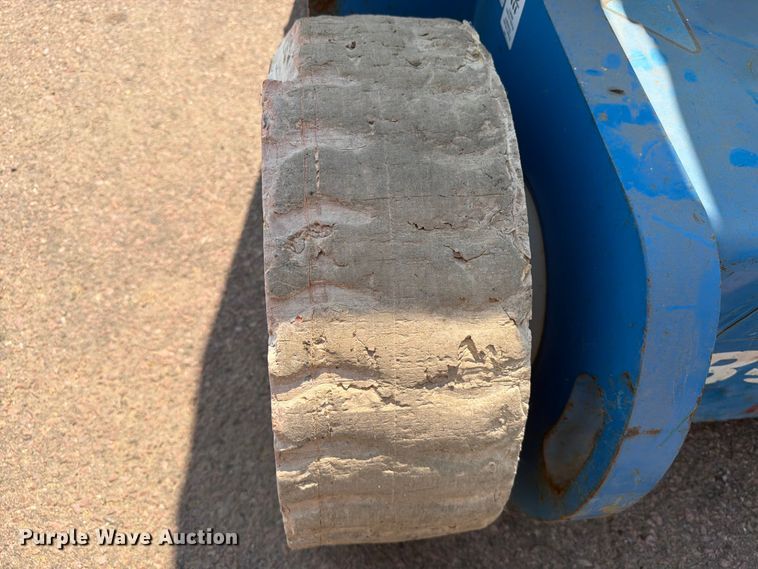 image for item EA0410 2004 Genie Z-30/20N boom lift
