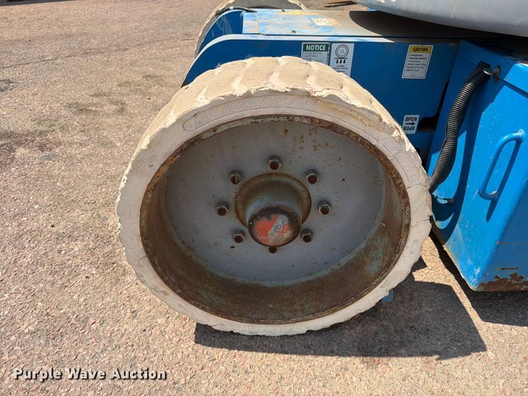 image for item EA0410 2004 Genie Z-30/20N boom lift