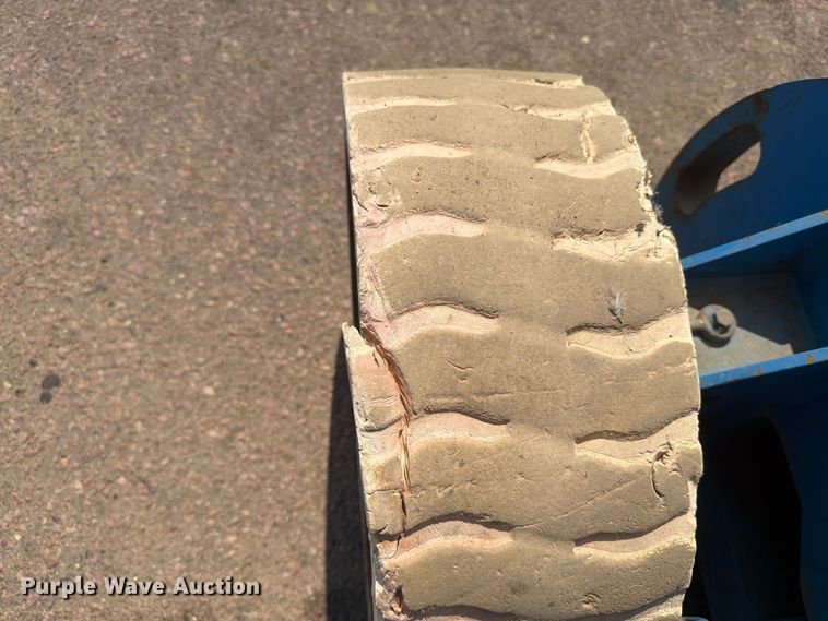 image for item EA0410 2004 Genie Z-30/20N boom lift