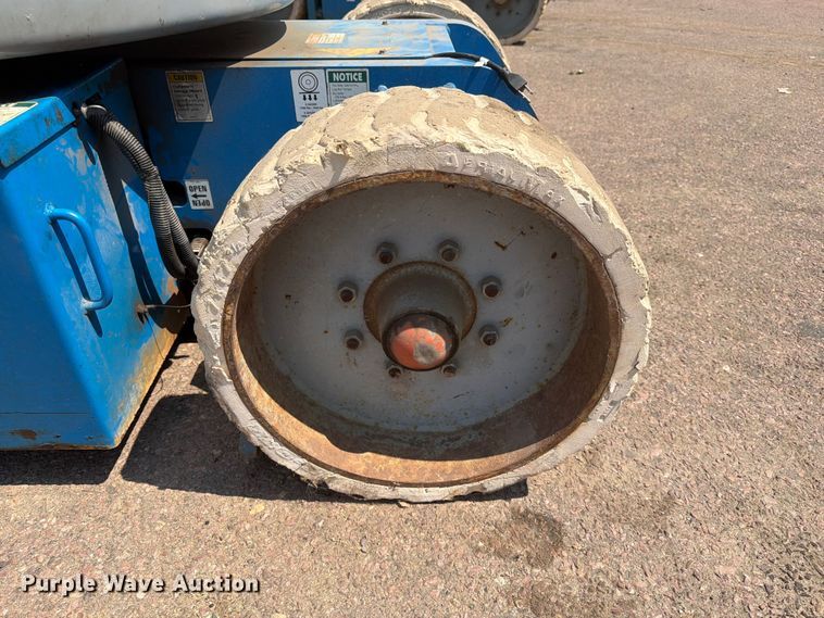 image for item EA0410 2004 Genie Z-30/20N boom lift