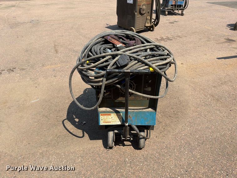 image for item EA0411 Miller Dialarc 250 welder