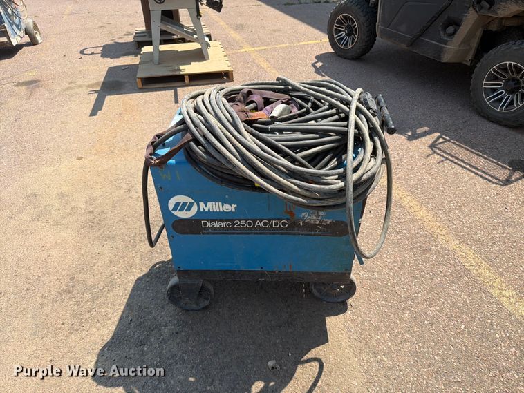 image for item EA0411 Miller Dialarc 250 welder