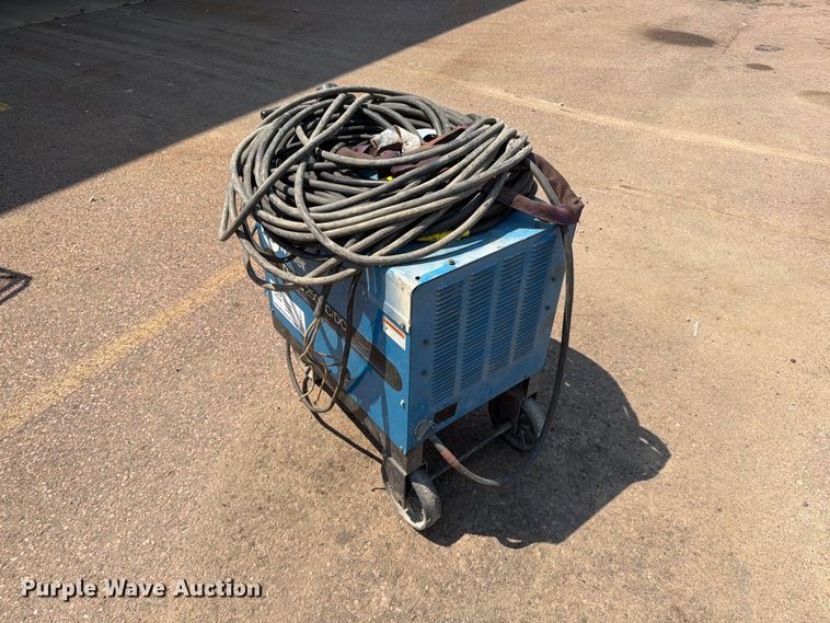 image for item EA0411 Miller Dialarc 250 welder