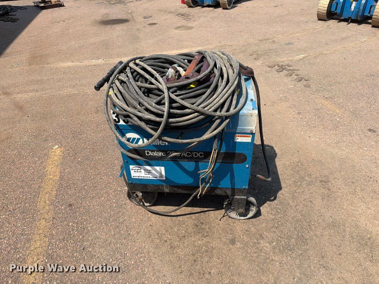 image for item EA0411 Miller Dialarc 250 welder