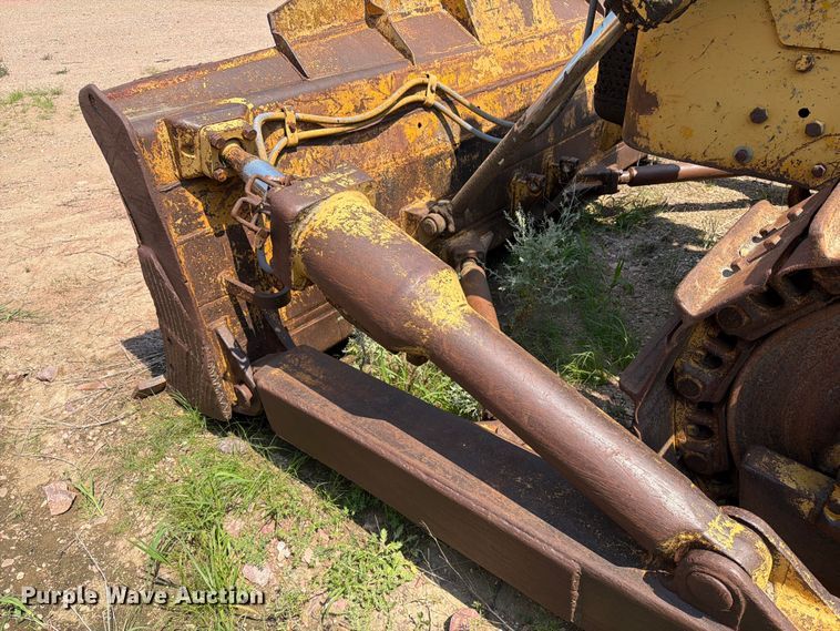 image for item EA0412 1964 Caterpillar D8H dozer