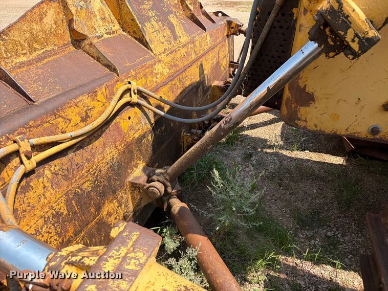 image for item EA0412 1964 Caterpillar D8H dozer