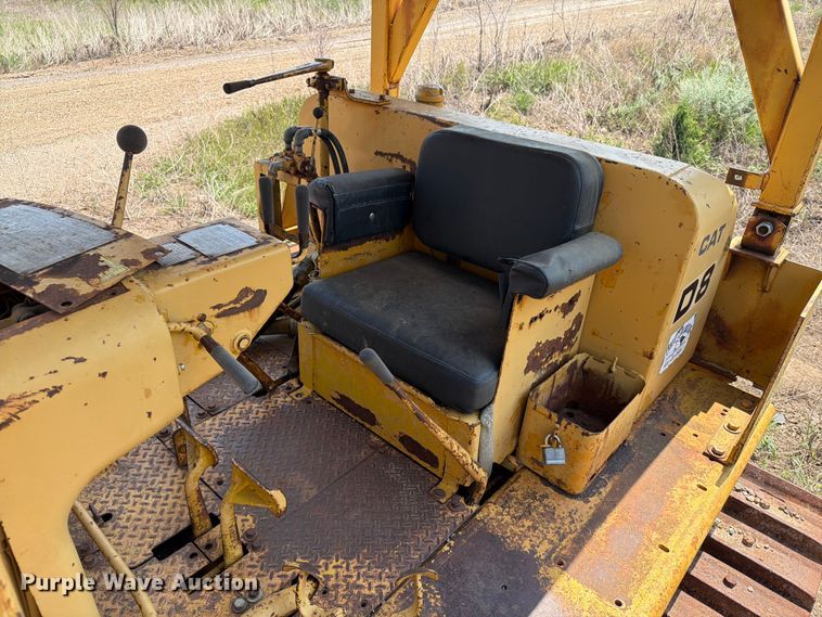image for item EA0412 1964 Caterpillar D8H dozer